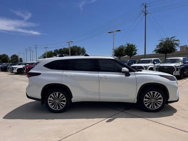 2026 Toyota Highlander Hybrid - Image 4