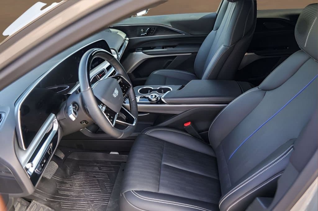 2025 Cadillac LYRIQ - Image 9