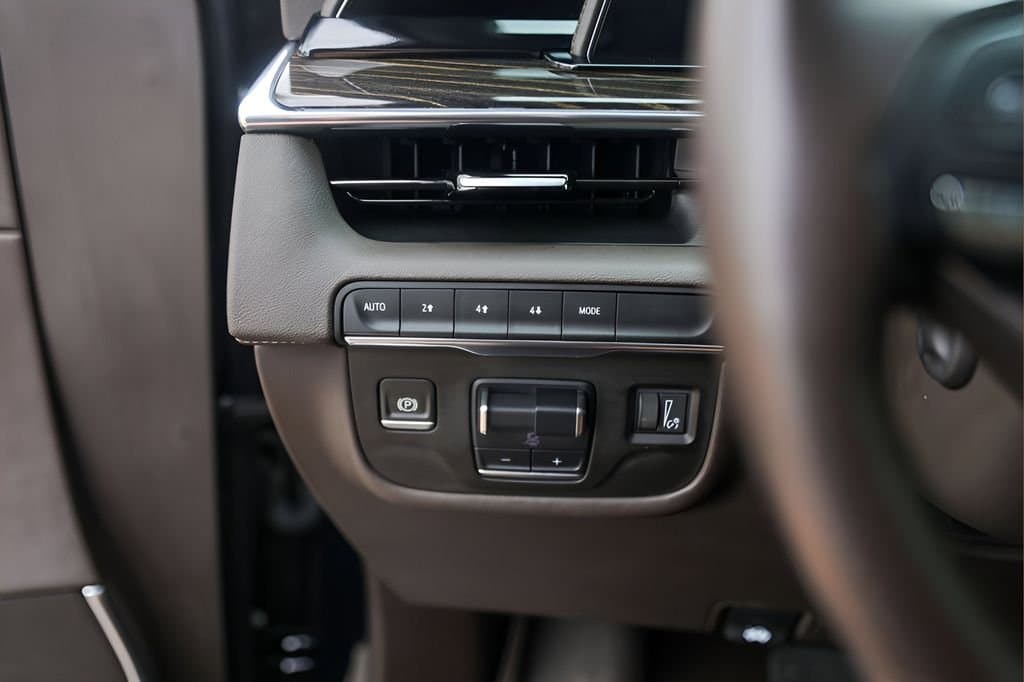 2021 Cadillac Escalade - Image 15