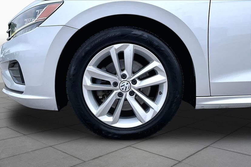2020 Volkswagen Passat - Image 10