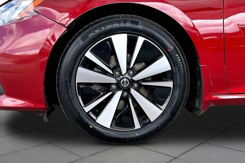 2022 Nissan Altima - Image 11