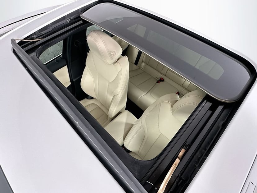 2025 BMW 3 Series - Image 21