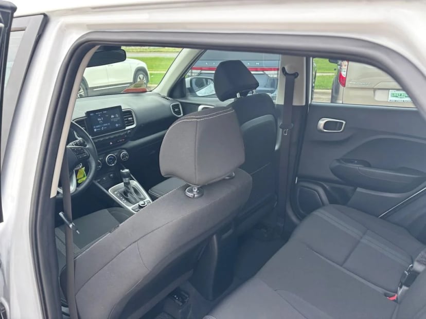 2021 Hyundai Venue - Image 25