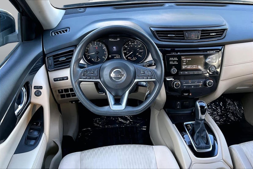 2017 Nissan Rogue - Image 6