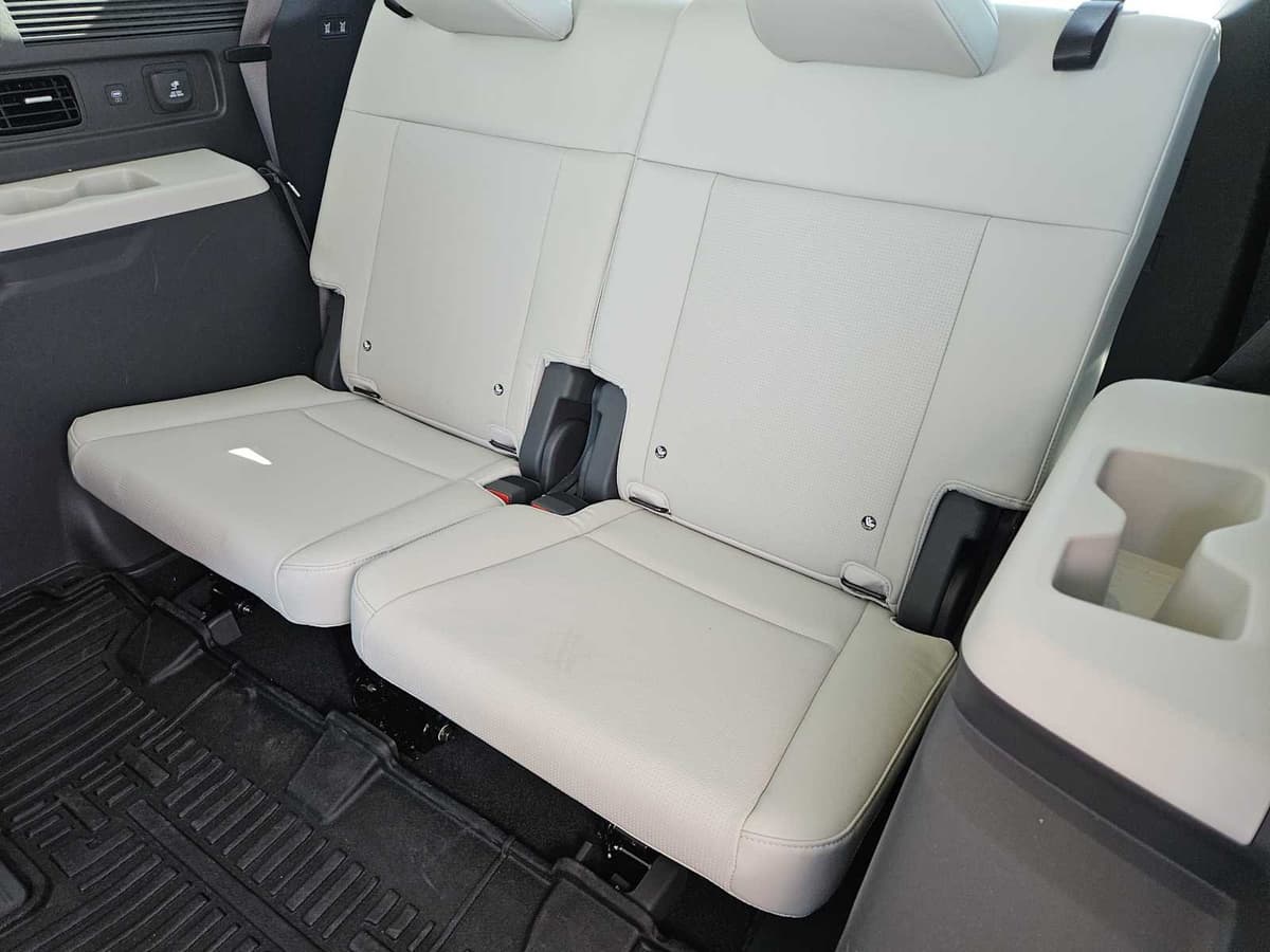 2025 Hyundai Santa Fe Hybrid - Image 29