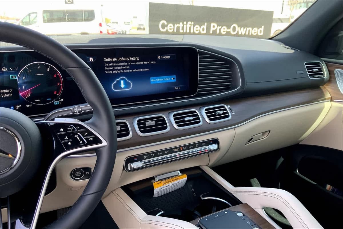 2025 Mercedes-Benz GLS 450 - Image 8