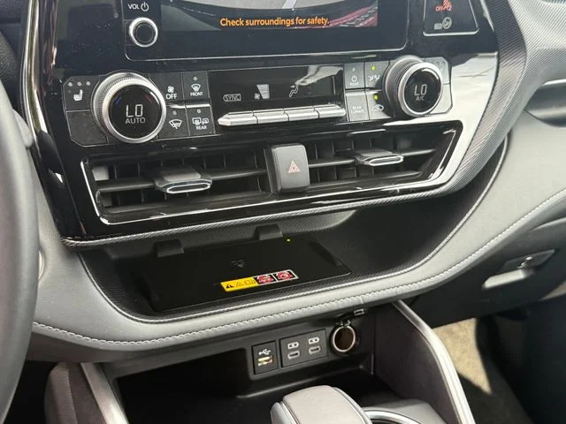 2025 Toyota Highlander - Image 16
