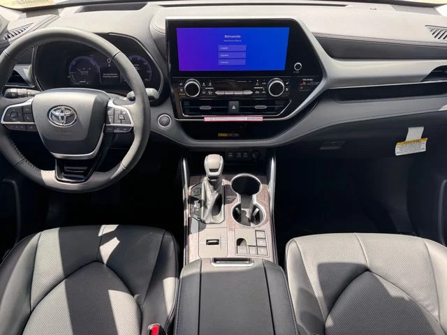 2026 Toyota Highlander Hybrid - Image 18