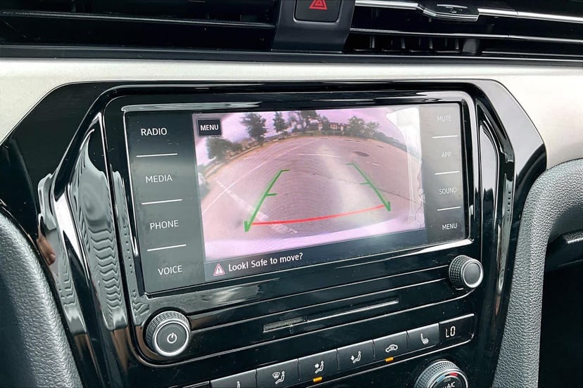 2020 Volkswagen Passat - Image 25
