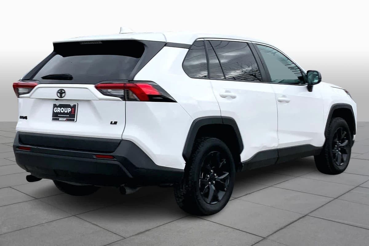 2023 Toyota RAV4 - Image 13