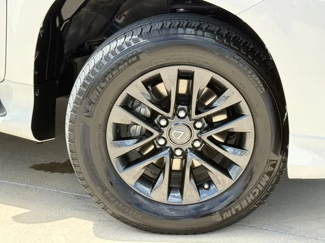 2023 Lexus GX - Image 2