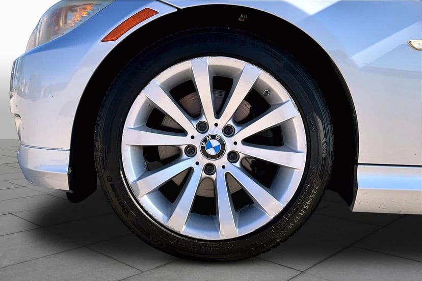 2011 BMW 328i - Image 10