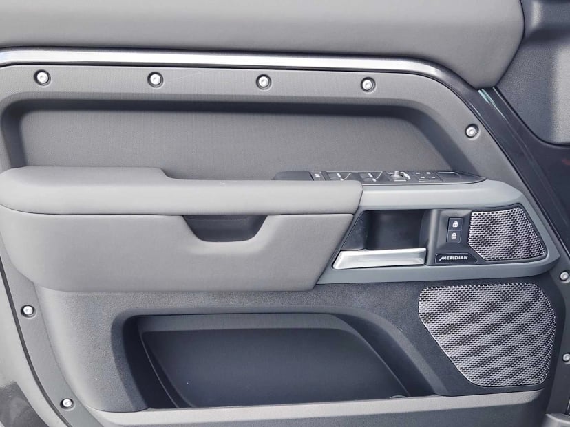 2024 Land Rover Defender - Image 23