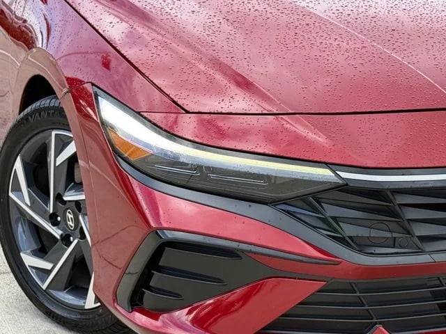 2025 Hyundai Elantra - Image 3