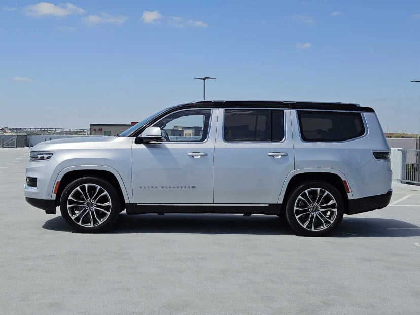 2022 Jeep Grand Wagoneer - Image 3