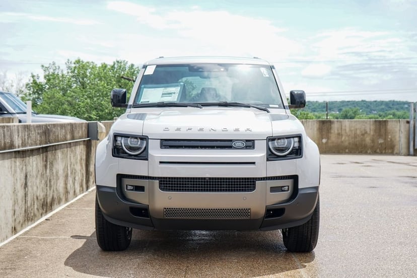 2026 Land Rover Defender 110 - Image 2