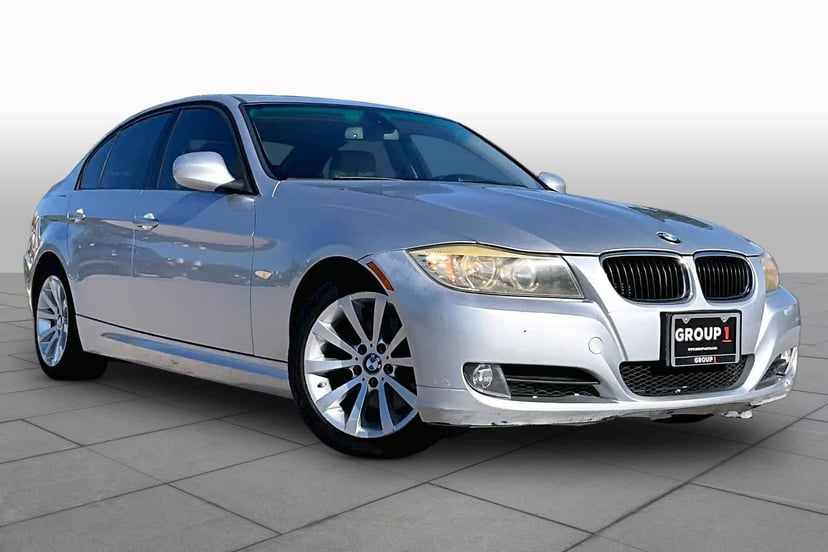 2011 BMW 328i - Image 2