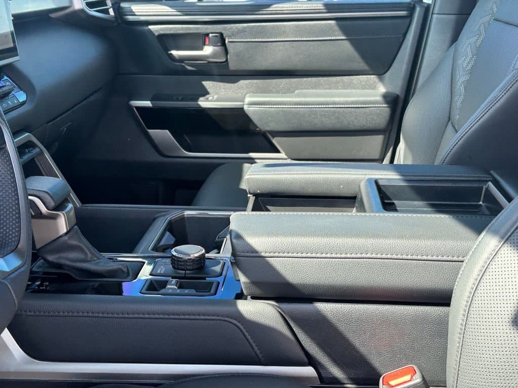 2025 Toyota Tundra - Image 10
