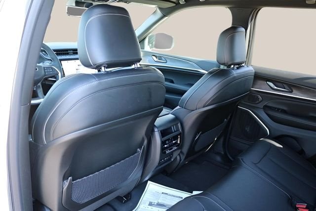 2026 Jeep Grand Cherokee - Image 15