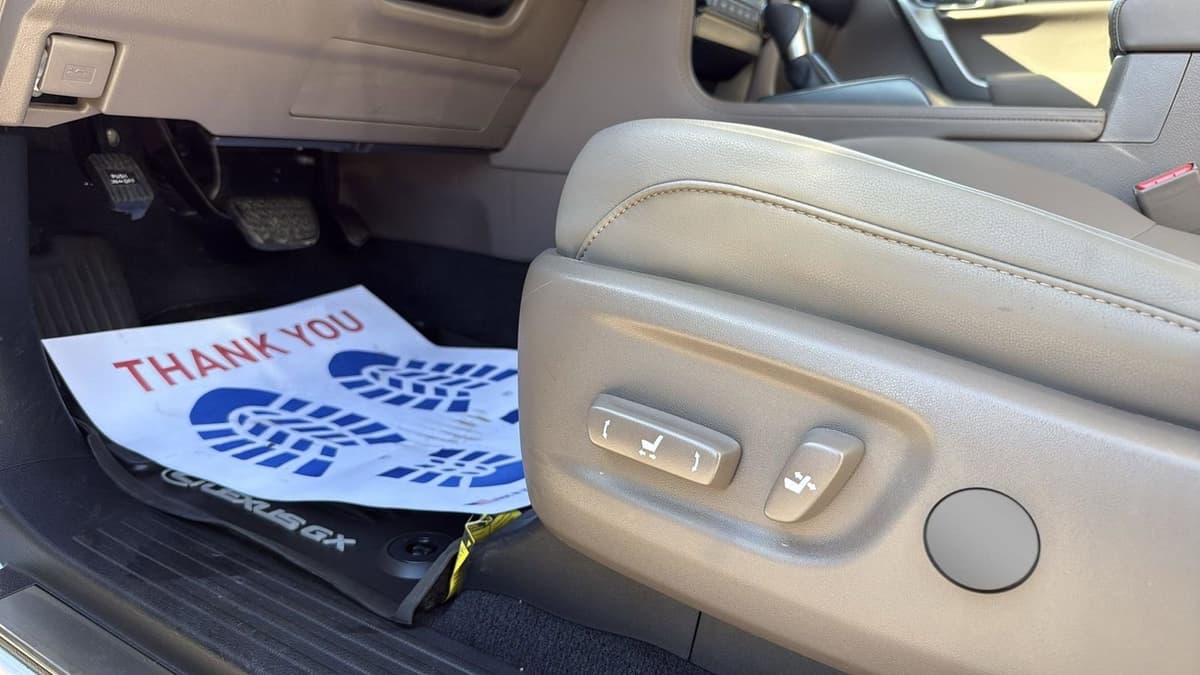 2023 Lexus GX - Image 11