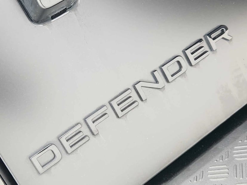 2024 Land Rover Defender - Image 11