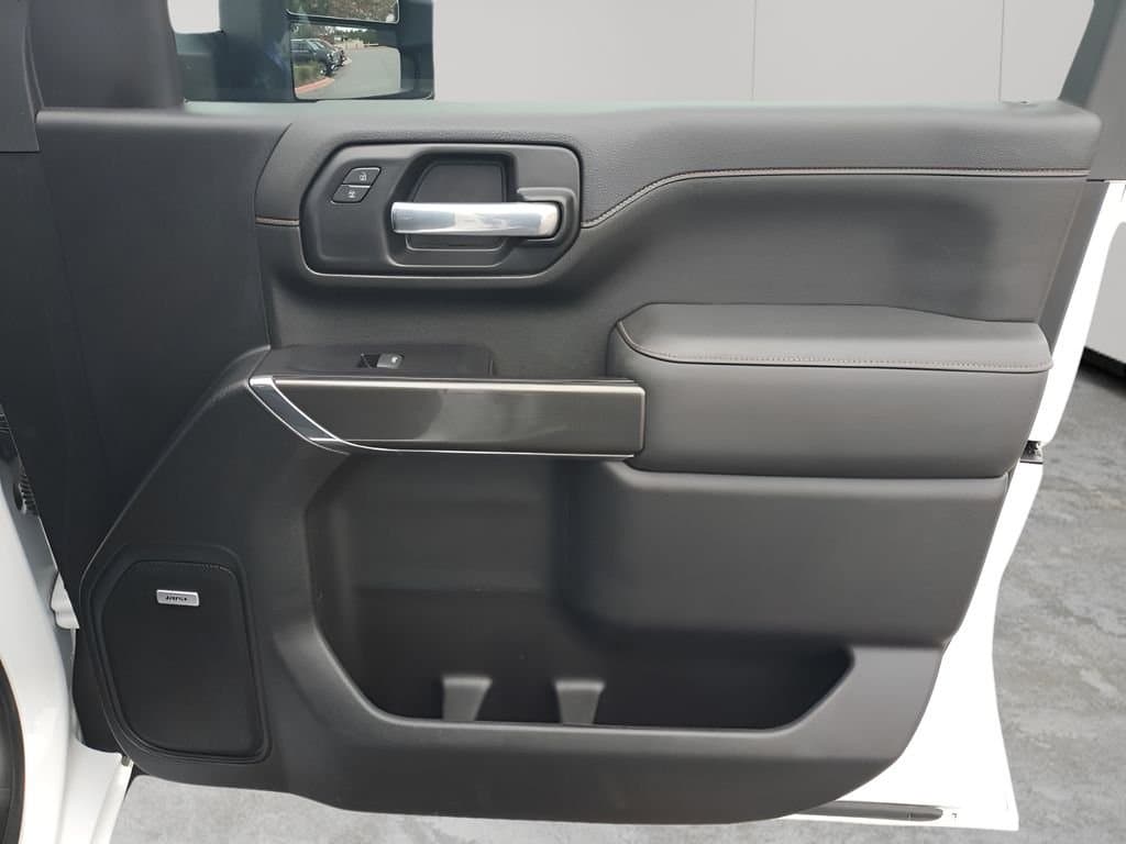 2023 GMC Sierra 2500HD - Image 13