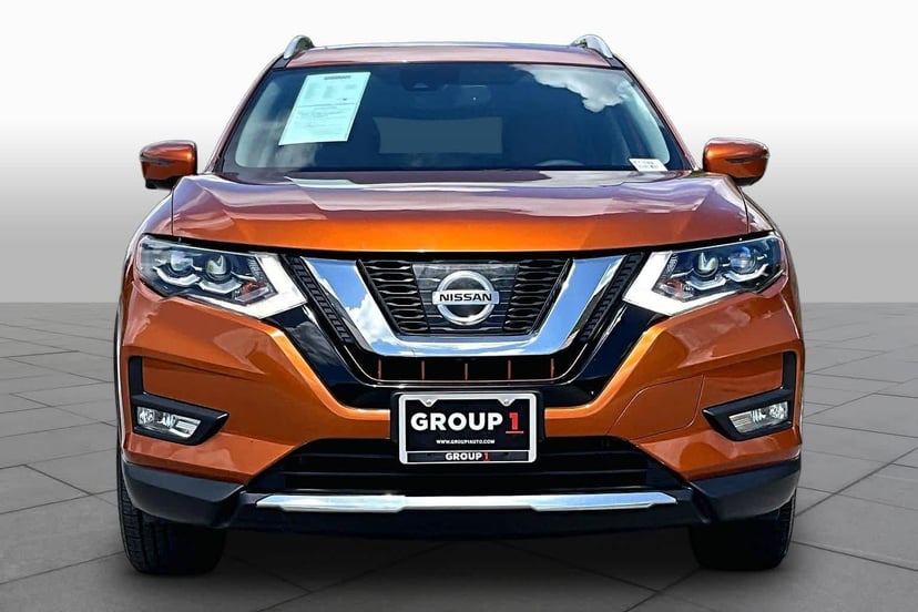 2017 Nissan Rogue - Image 2