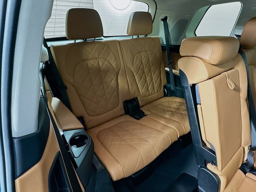 2024 BMW X7 - Image 28