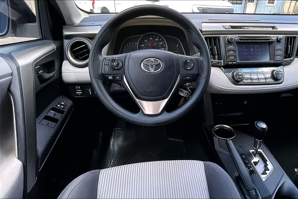 2013 Toyota RAV4 - Image 9