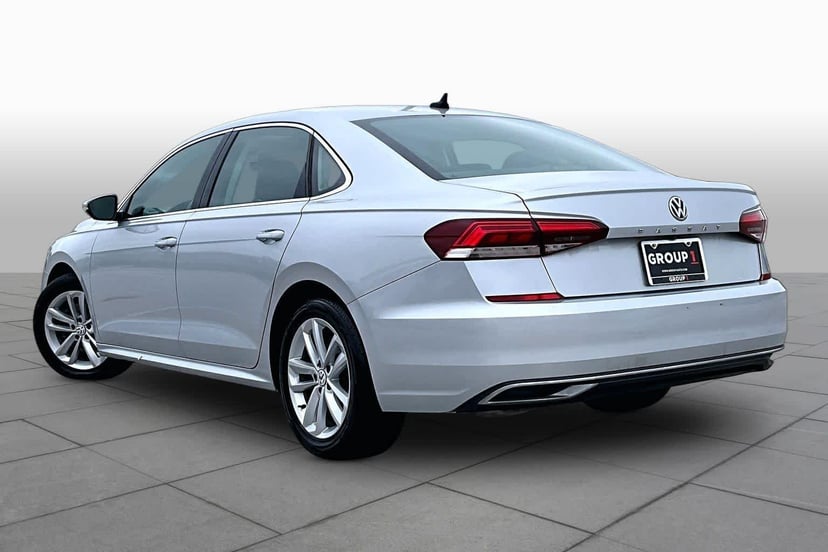 2020 Volkswagen Passat - Image 11
