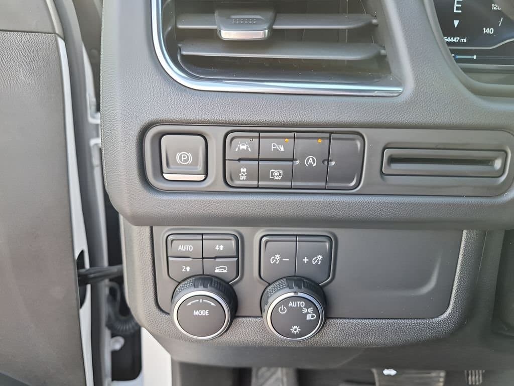 2023 Chevrolet Suburban - Image 33