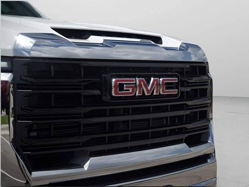 2024 GMC Sierra 2500HD - Image 11