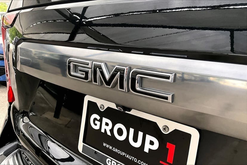 2021 GMC Yukon - Image 10