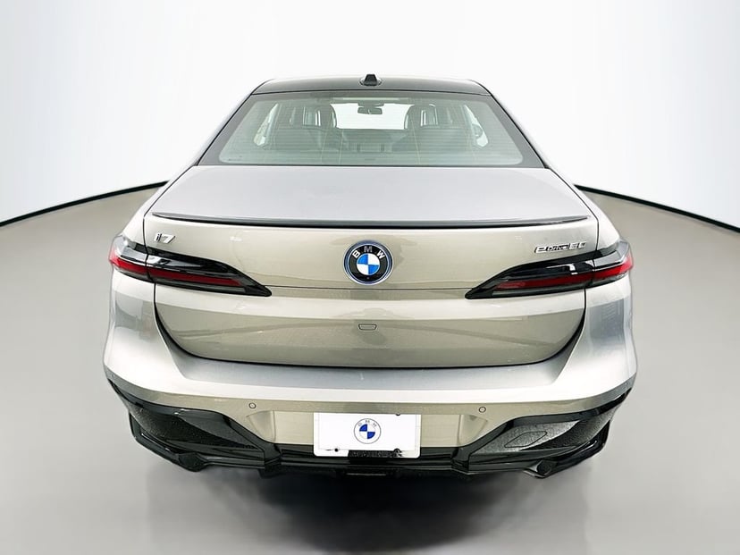 2025 BMW i7 - Image 6
