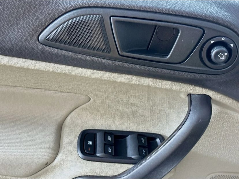2017 Ford Fiesta - Image 19
