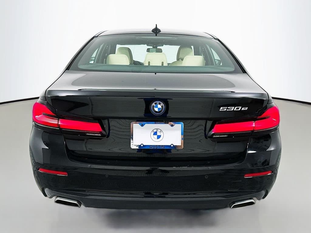 2023 BMW 5 Series - Image 6