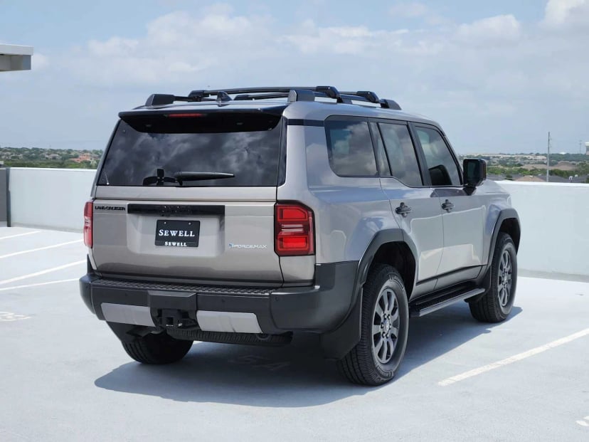 2024 Toyota Land Cruiser - Image 5