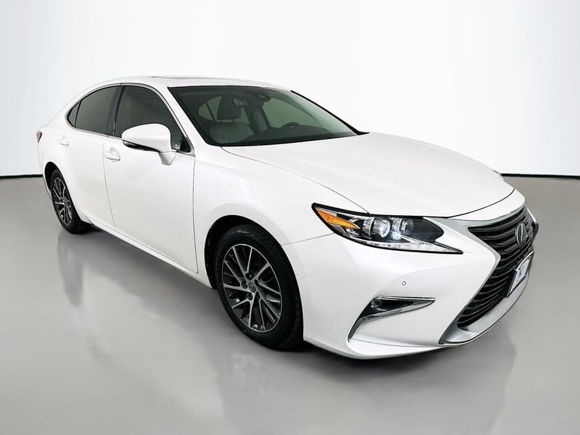 2017 Lexus ES - Image 3