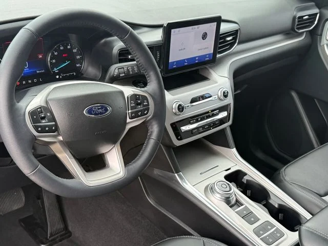 2023 Ford Explorer - Image 11