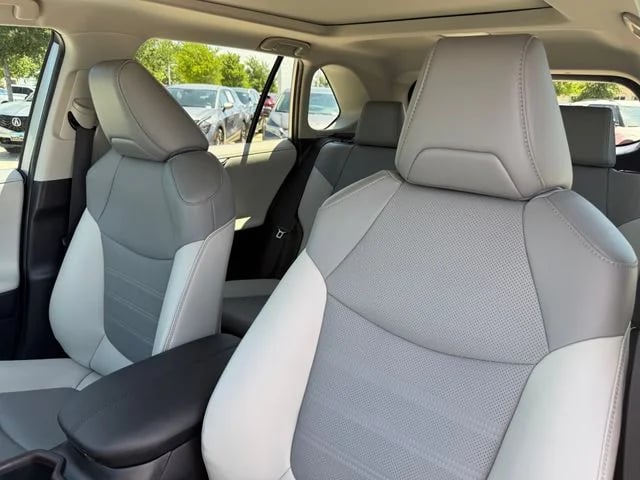 2023 Toyota RAV4 Hybrid - Image 12