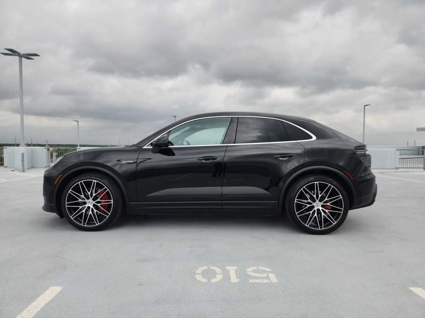2025 Porsche Macan - Image 4