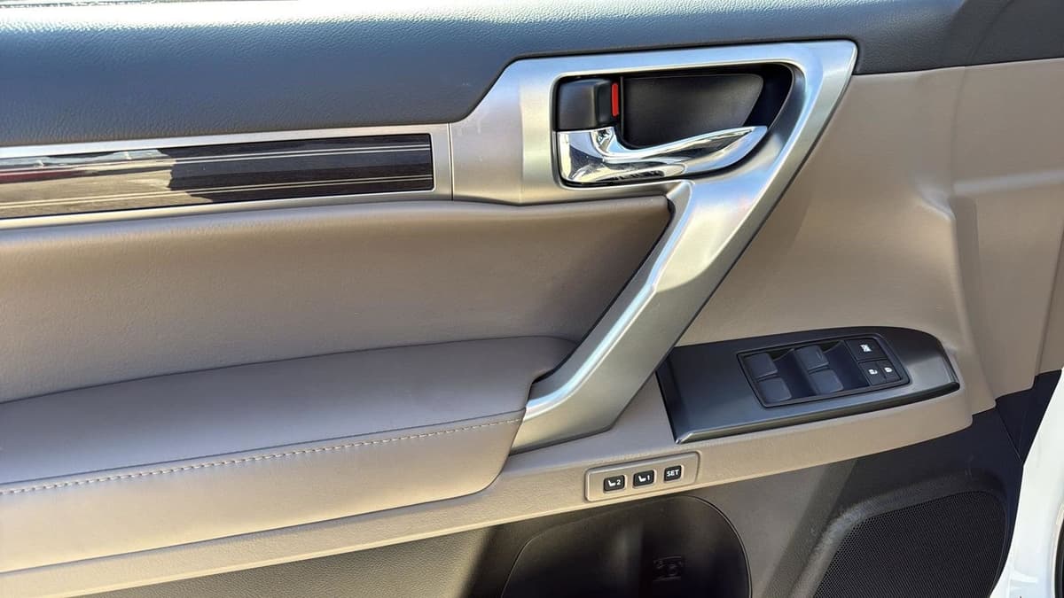 2023 Lexus GX - Image 12