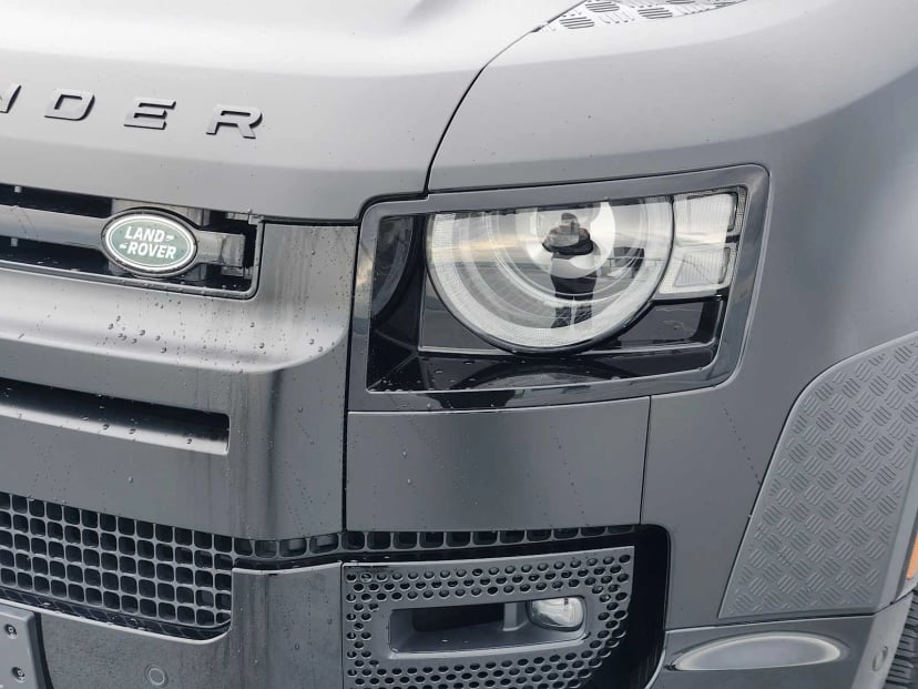 2024 Land Rover Defender - Image 8