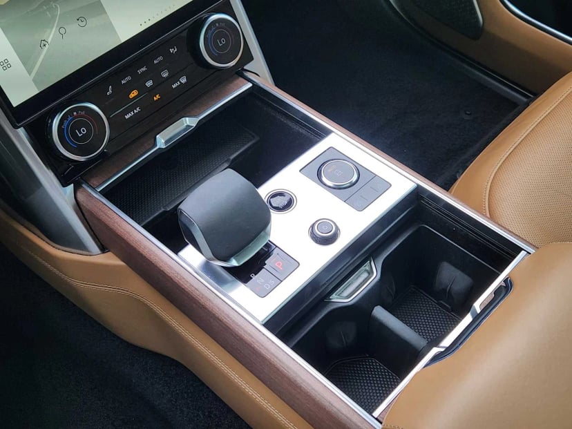 2023 Land Rover Range Rover - Image 19