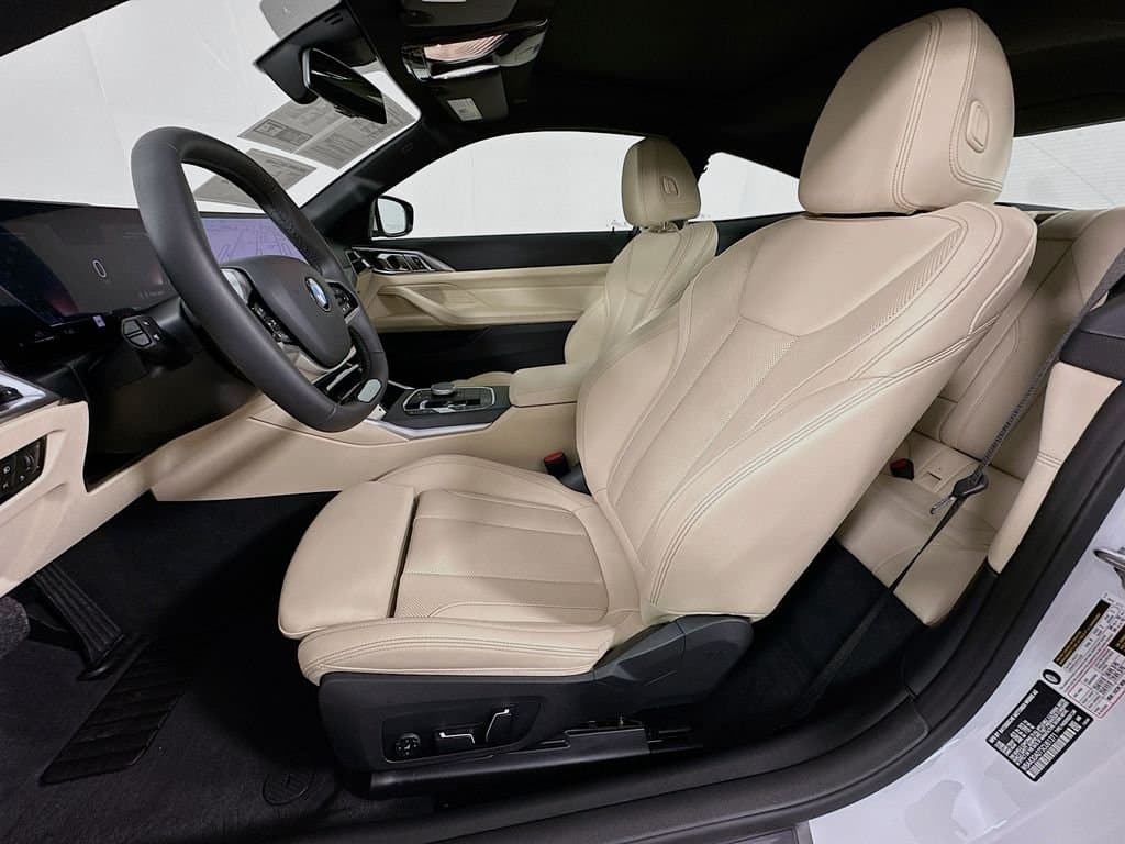 2025 BMW 4 Series - Image 21