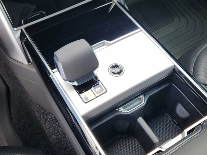 2026 LAND ROVER Range Rover - Image 19