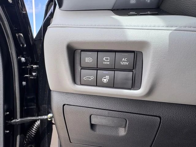 2026 Toyota Highlander Hybrid - Image 16