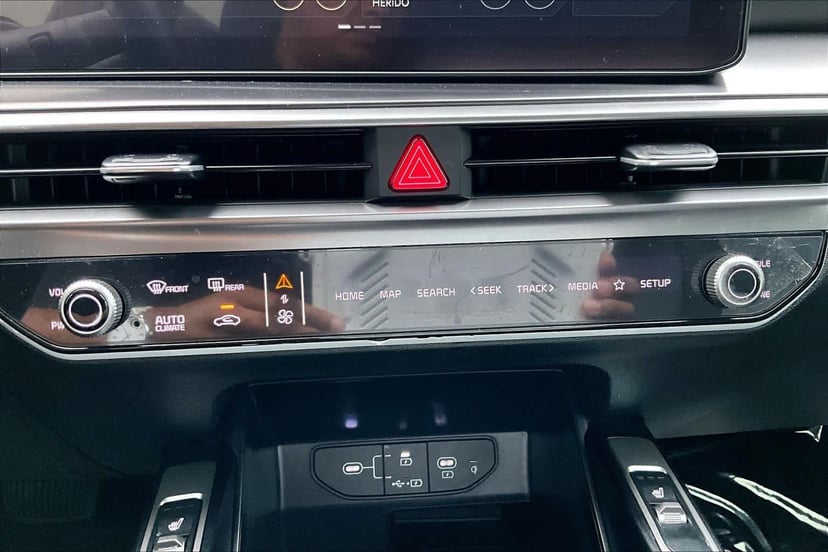2025 Kia Sorento - Image 32