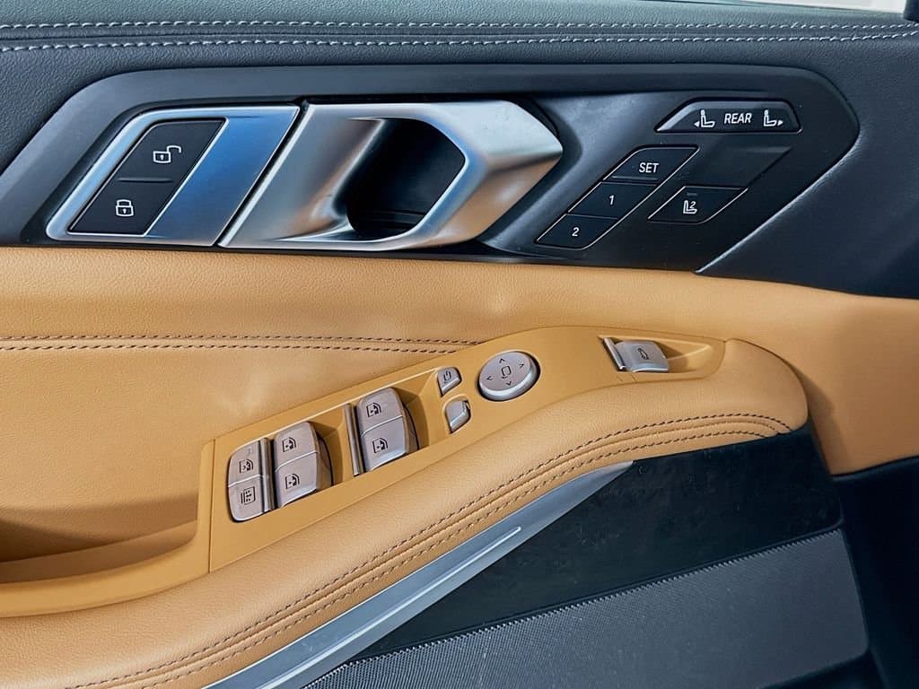 2023 BMW X7 - Image 13