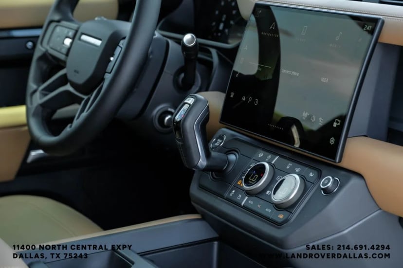 2026 Land Rover Defender 110 - Image 25